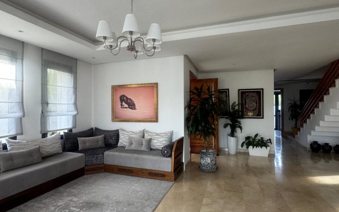 Vente d’une très belle villa AVEC PISCINE de 490m² à la Plage des Nations