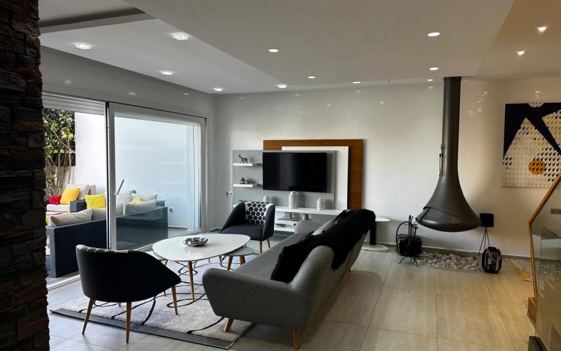 Location Exceptionnelle : Villa Meublée de Luxe avec Jardin Zen et Garage (266m²)