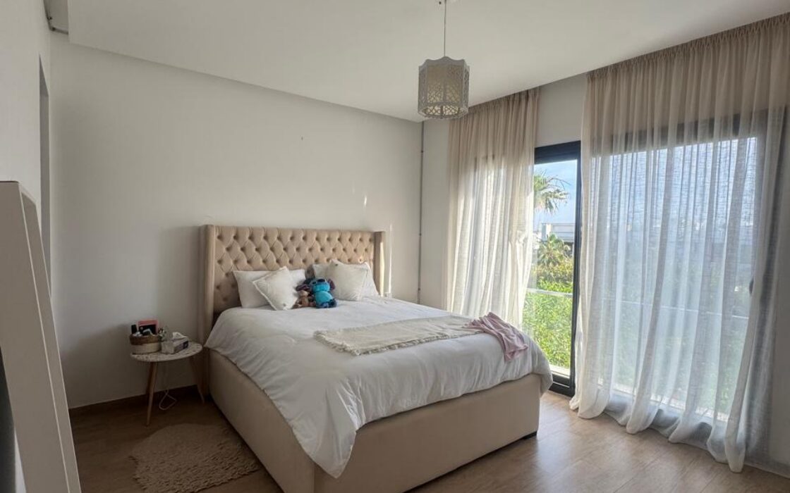 Vente d’une très belle villa AVEC PISCINE de 490m² à la Plage des Nations