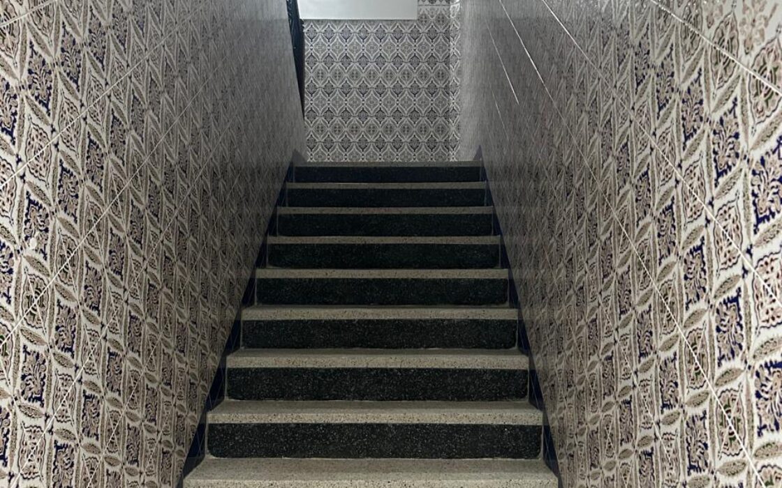 Opportunité Rare : Immeuble R+3 Commercial – 3 Façades – Ouled Oujih (160m² terrain)