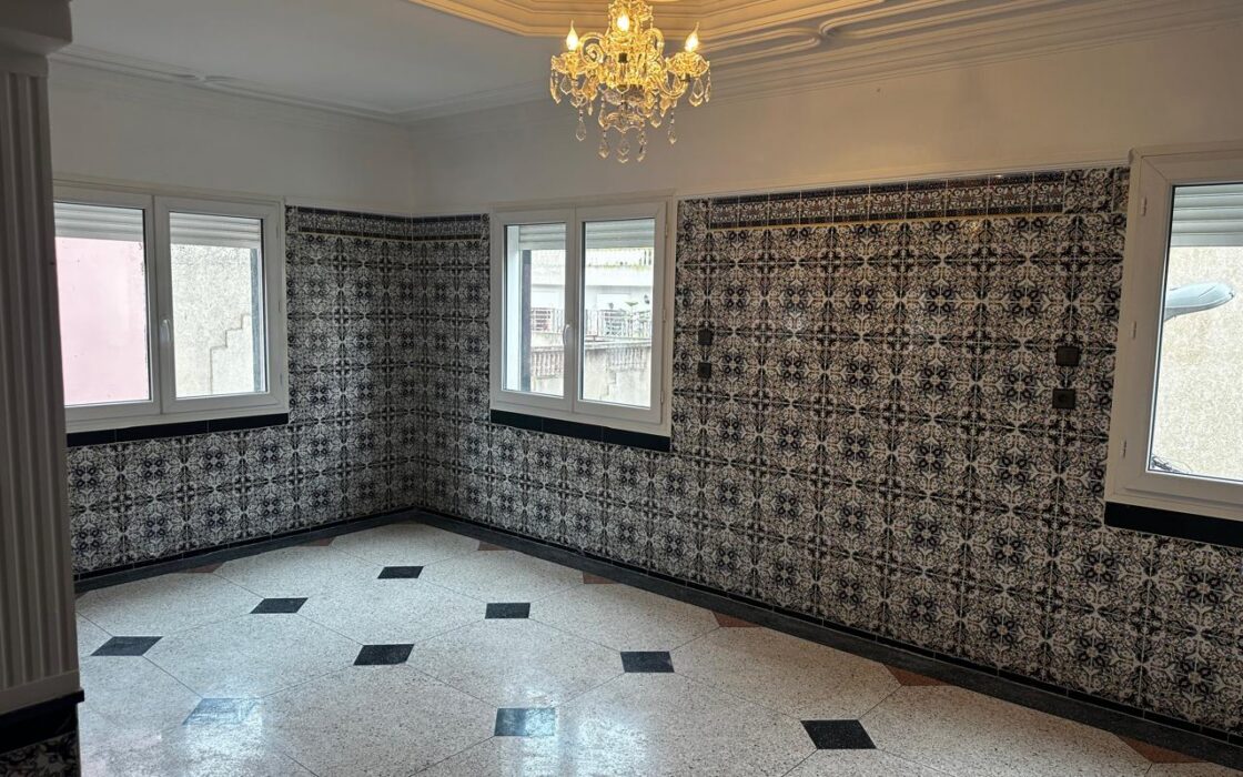 Opportunité Rare : Immeuble R+3 Commercial – 3 Façades – Ouled Oujih (160m² terrain)