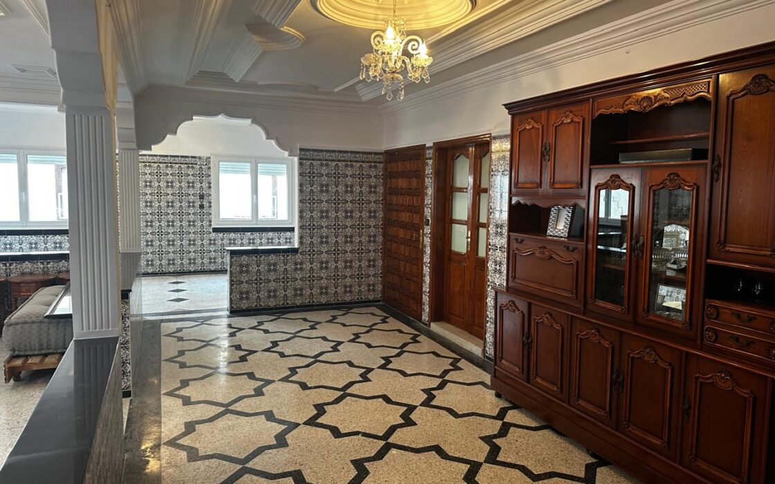 Opportunité Rare : Immeuble R+3 Commercial – 3 Façades – Ouled Oujih (160m² terrain)