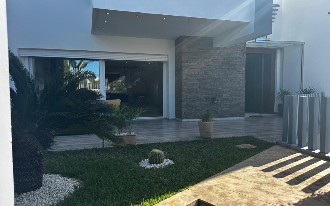 Location Exceptionnelle : Villa Meublée de Luxe avec Jardin Zen et Garage (266m²)