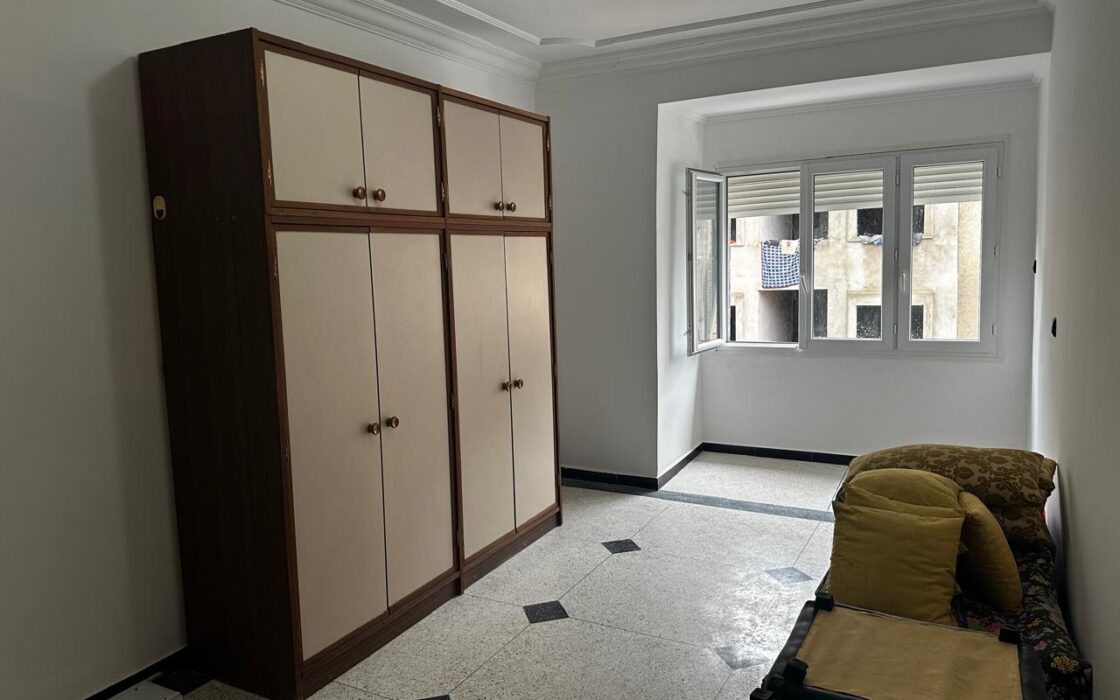 Opportunité Rare : Immeuble R+3 Commercial – 3 Façades – Ouled Oujih (160m² terrain)