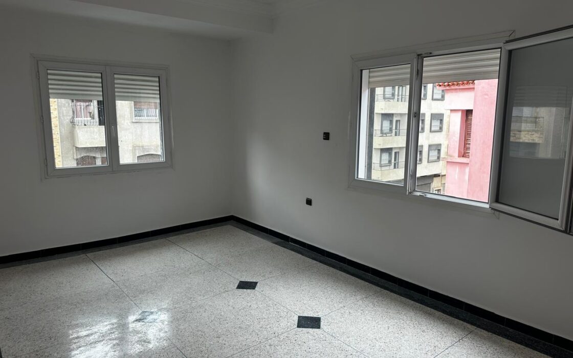 Opportunité Rare : Immeuble R+3 Commercial – 3 Façades – Ouled Oujih (160m² terrain)