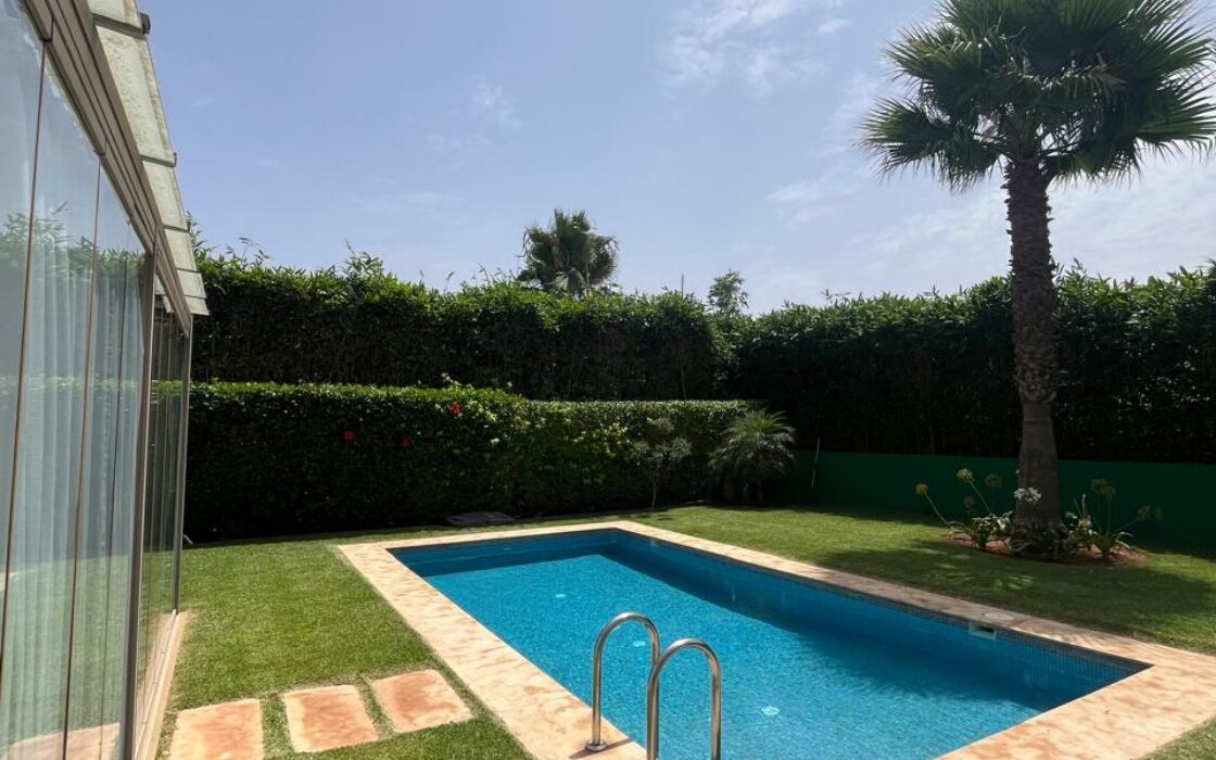 Vente d’une très belle villa AVEC PISCINE de 490m² à la Plage des Nations