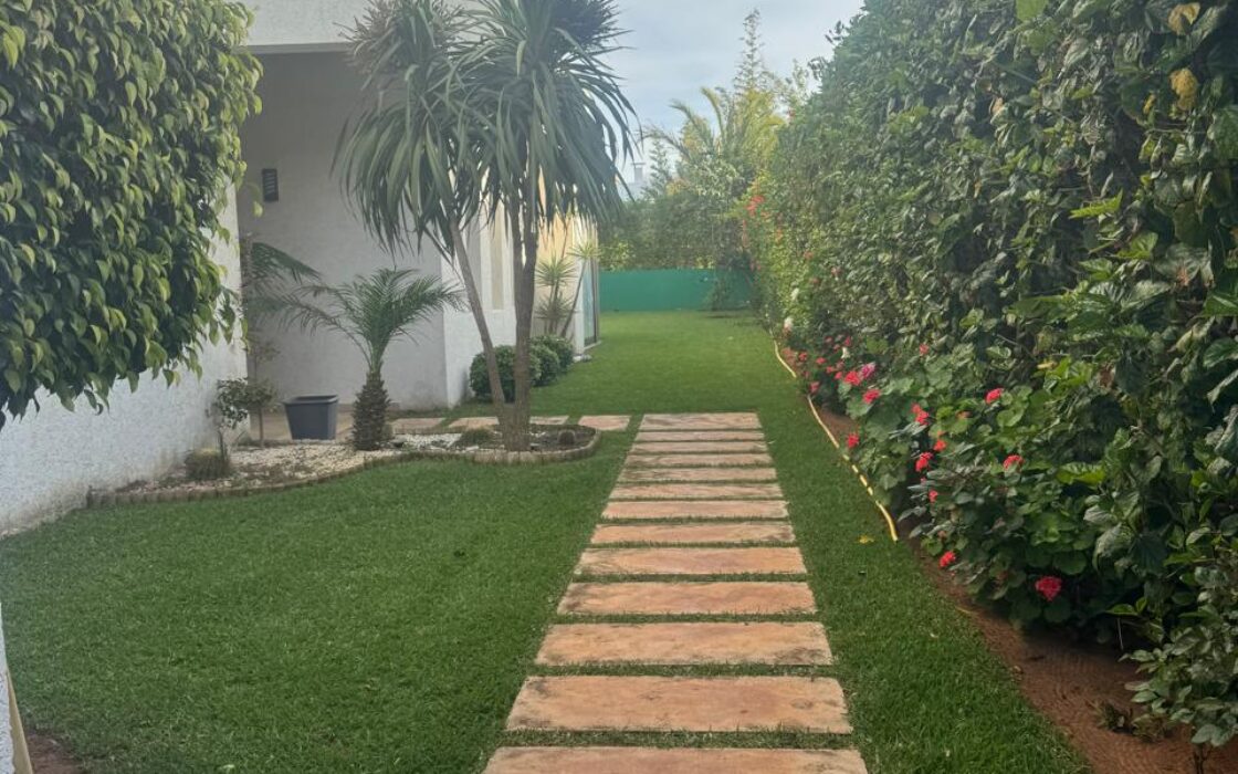 Vente d’une très belle villa AVEC PISCINE de 490m² à la Plage des Nations