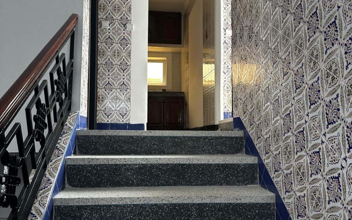 Opportunité Rare : Immeuble R+3 Commercial – 3 Façades – Ouled Oujih (160m² terrain)