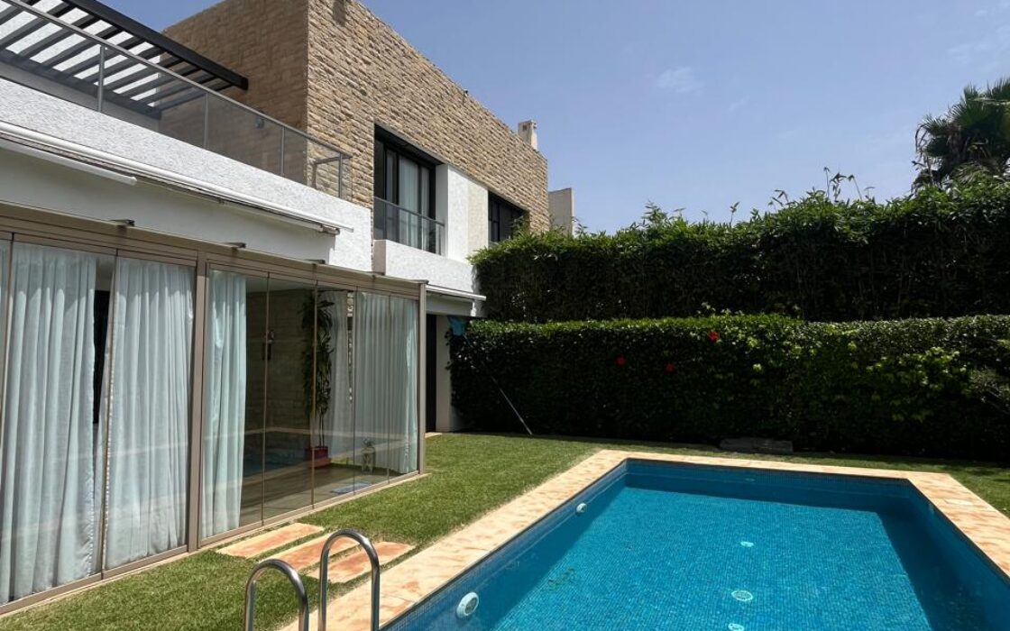 Vente d’une très belle villa AVEC PISCINE de 490m² à la Plage des Nations