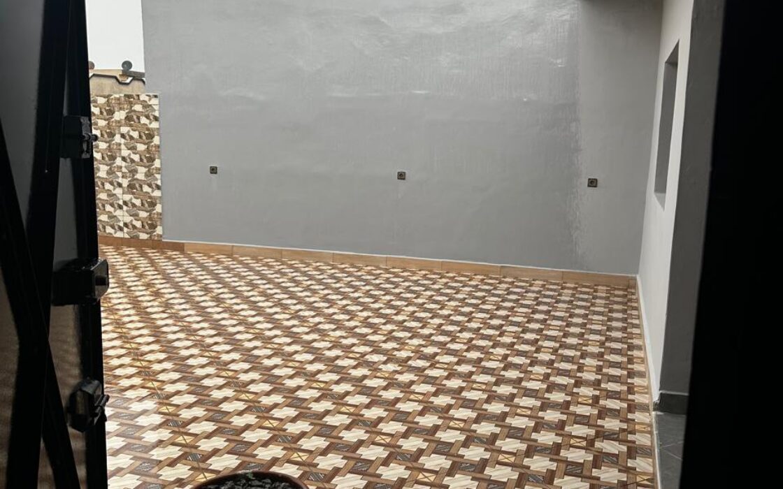 Opportunité Rare : Immeuble R+3 Commercial – 3 Façades – Ouled Oujih (160m² terrain)