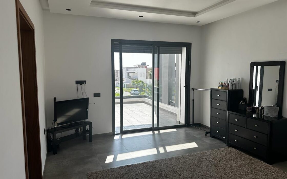 Vente d’une villa 3 FACADES de 375 m² – GOLF (KENITRA)