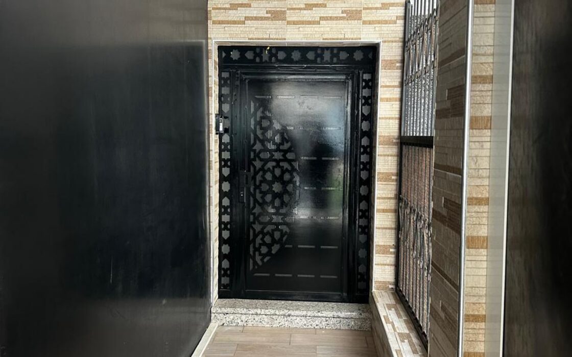 Opportunité Rare : Immeuble R+3 Commercial – 3 Façades – Ouled Oujih (160m² terrain)