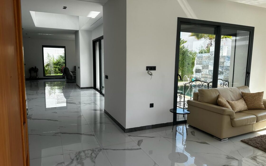 Vente d’une villa 3 FACADES de 375 m² – GOLF (KENITRA)