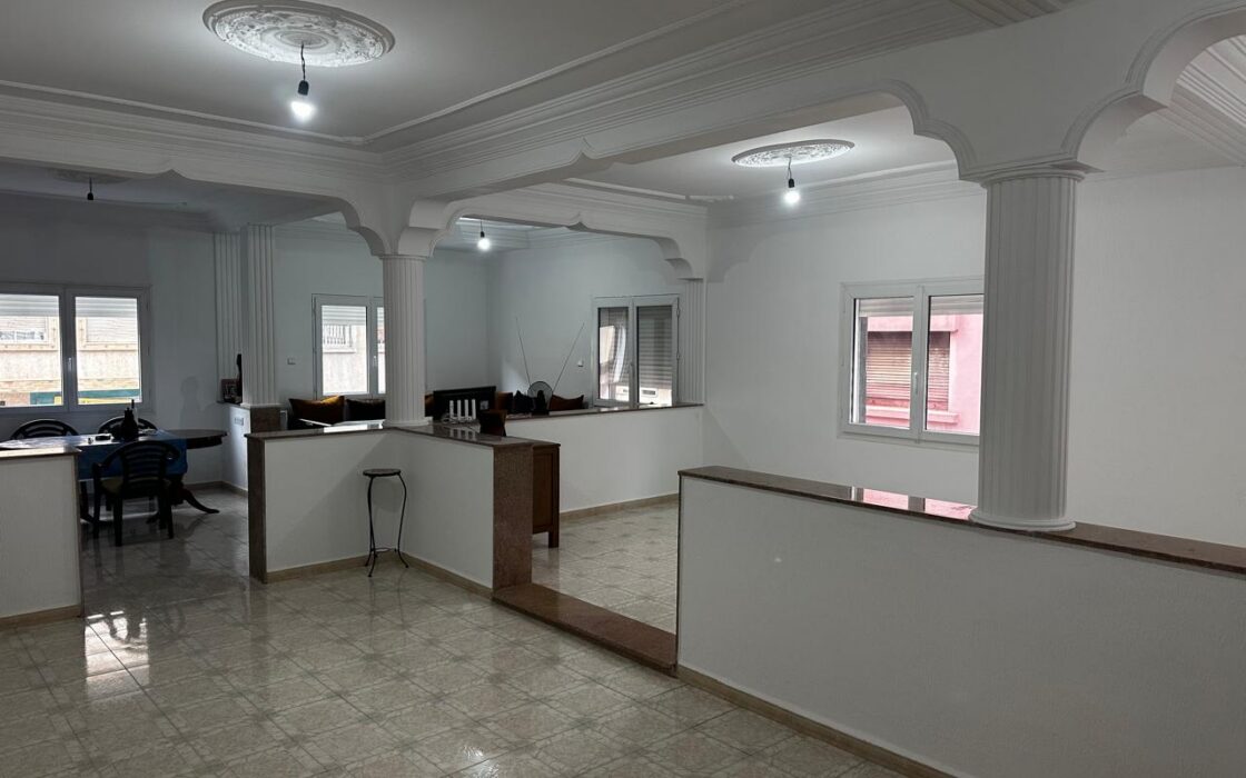 Opportunité Rare : Immeuble R+3 Commercial – 3 Façades – Ouled Oujih (160m² terrain)