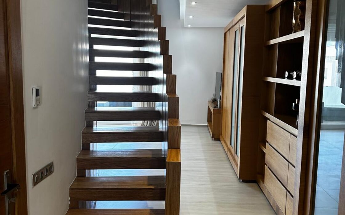 Location Exceptionnelle : Villa Meublée de Luxe avec Jardin Zen et Garage (266m²)