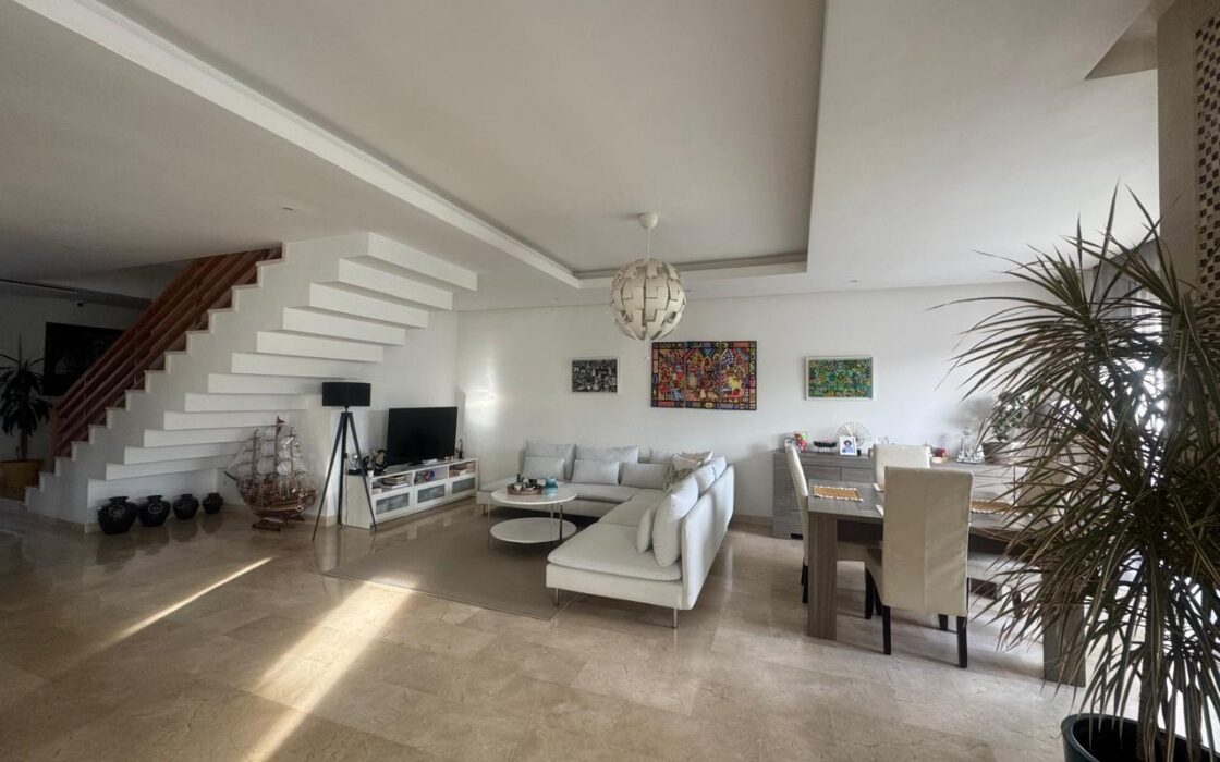 Vente d’une très belle villa AVEC PISCINE de 490m² à la Plage des Nations