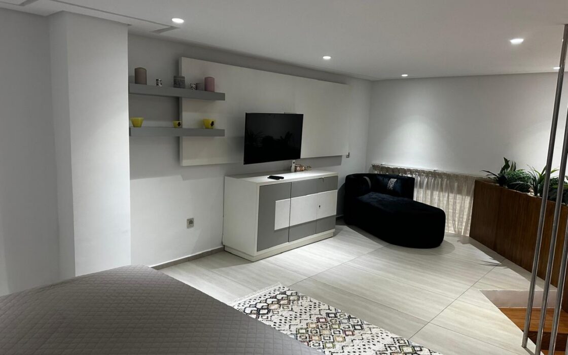 Location Exceptionnelle : Villa Meublée de Luxe avec Jardin Zen et Garage (266m²)