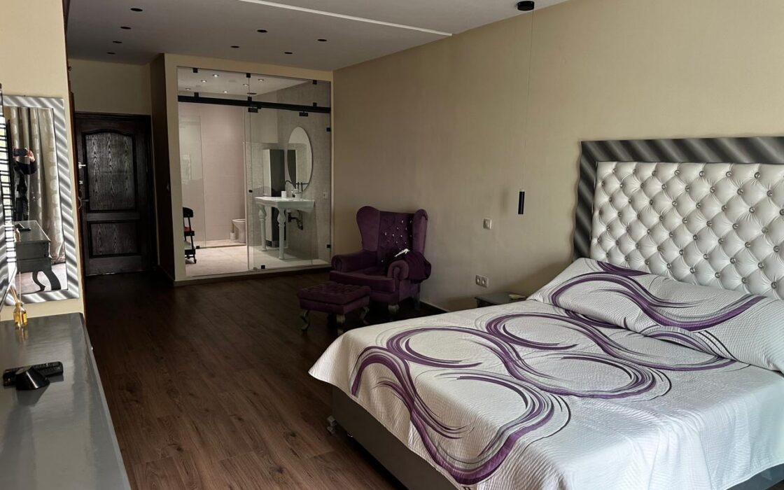 Location meublée d’un MAGNIFIQUE appartement de 265m² Maamora