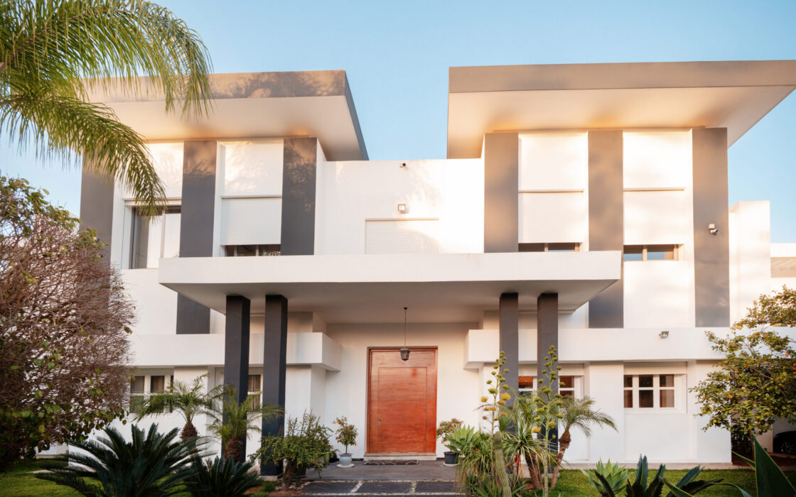 Villa de luxe à vendre à Kénitra avec piscine, jardin et 4 façades
