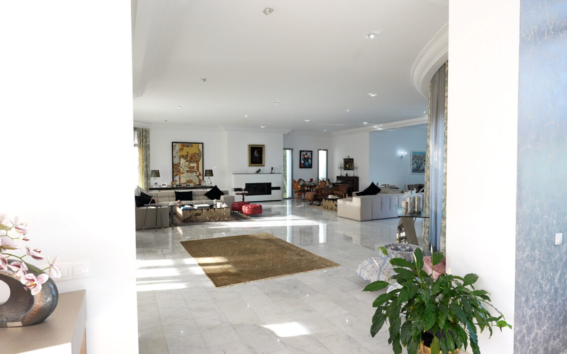 Villa de luxe à vendre à Kénitra avec piscine, jardin et 4 façades