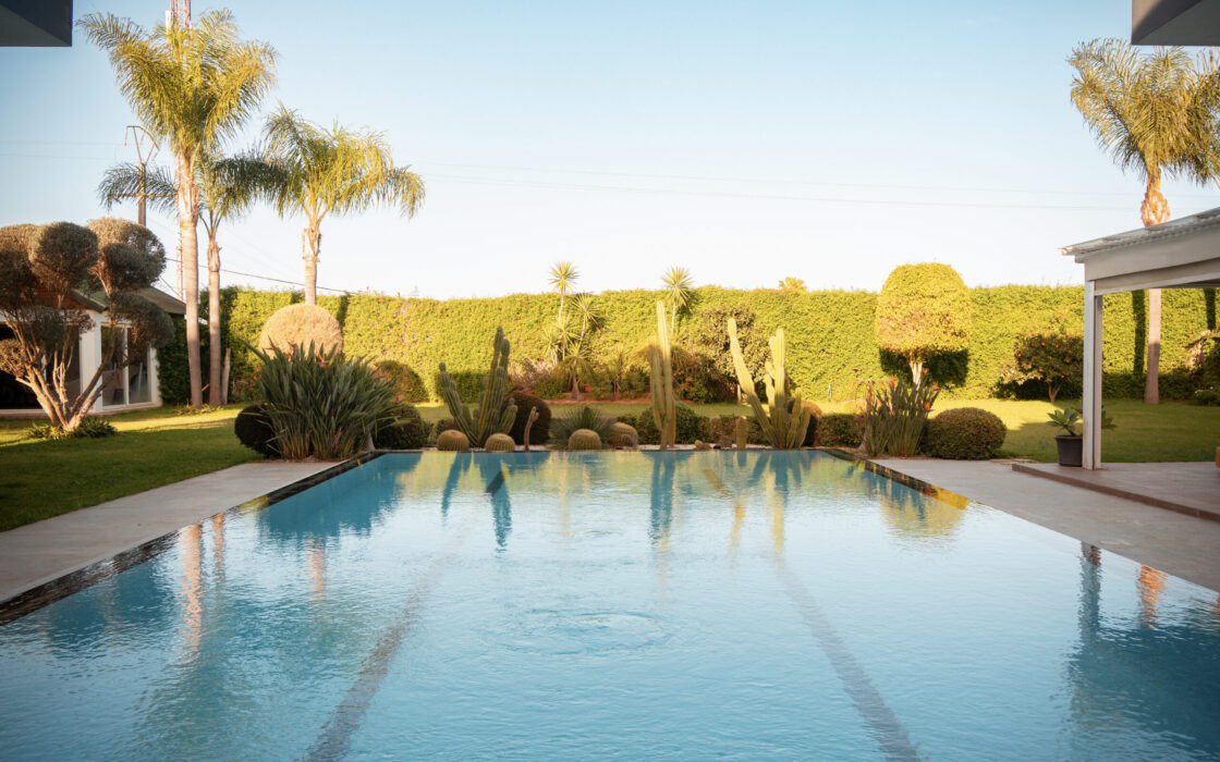 Villa de luxe à vendre à Kénitra avec piscine, jardin et 4 façades