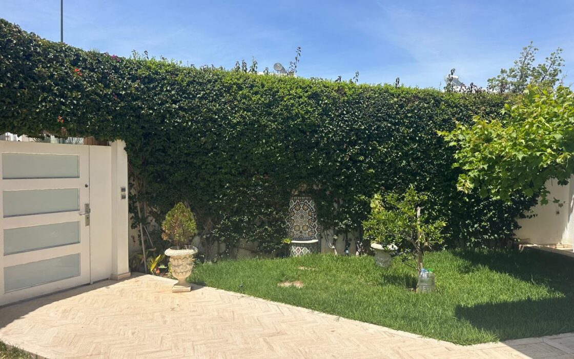 À VENDRE – MAGNIFIQUE VILLA D’ANGLE 3 FAÇADES AU GOLF – KÉNITRA