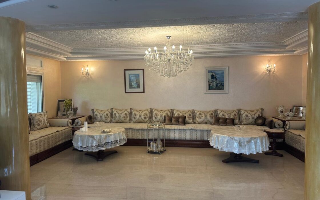 À VENDRE – MAGNIFIQUE VILLA D’ANGLE 3 FAÇADES AU GOLF – KÉNITRA