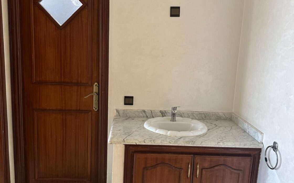 À louer – Appartement vide ensoleillé à 1 minute de la gare