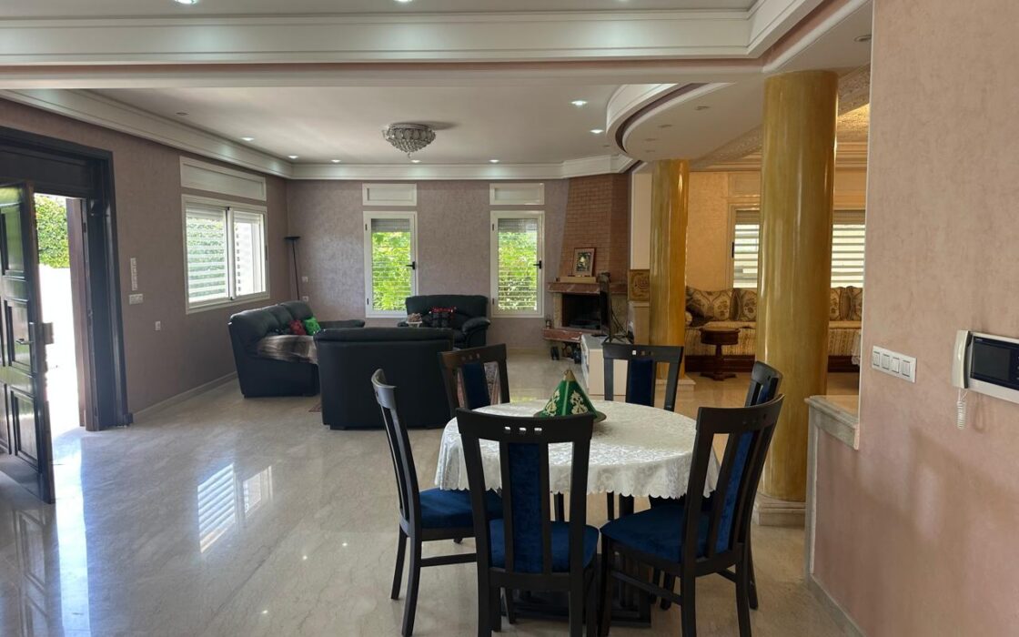 À VENDRE – MAGNIFIQUE VILLA D’ANGLE 3 FAÇADES AU GOLF – KÉNITRA