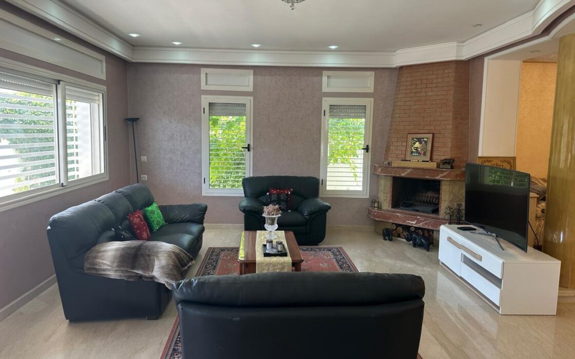 À VENDRE – MAGNIFIQUE VILLA D’ANGLE 3 FAÇADES AU GOLF – KÉNITRA