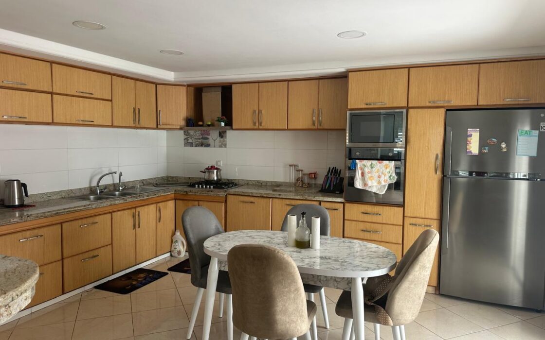 À VENDRE – MAGNIFIQUE VILLA D’ANGLE 3 FAÇADES AU GOLF – KÉNITRA