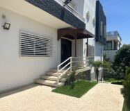 À VENDRE – MAGNIFIQUE VILLA D’ANGLE 3 FAÇADES AU GOLF – KÉNITRA