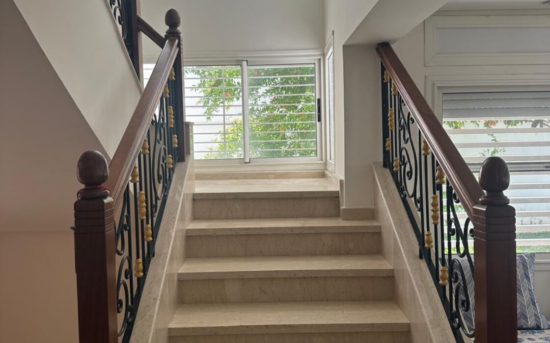 À VENDRE – MAGNIFIQUE VILLA D’ANGLE 3 FAÇADES AU GOLF – KÉNITRA
