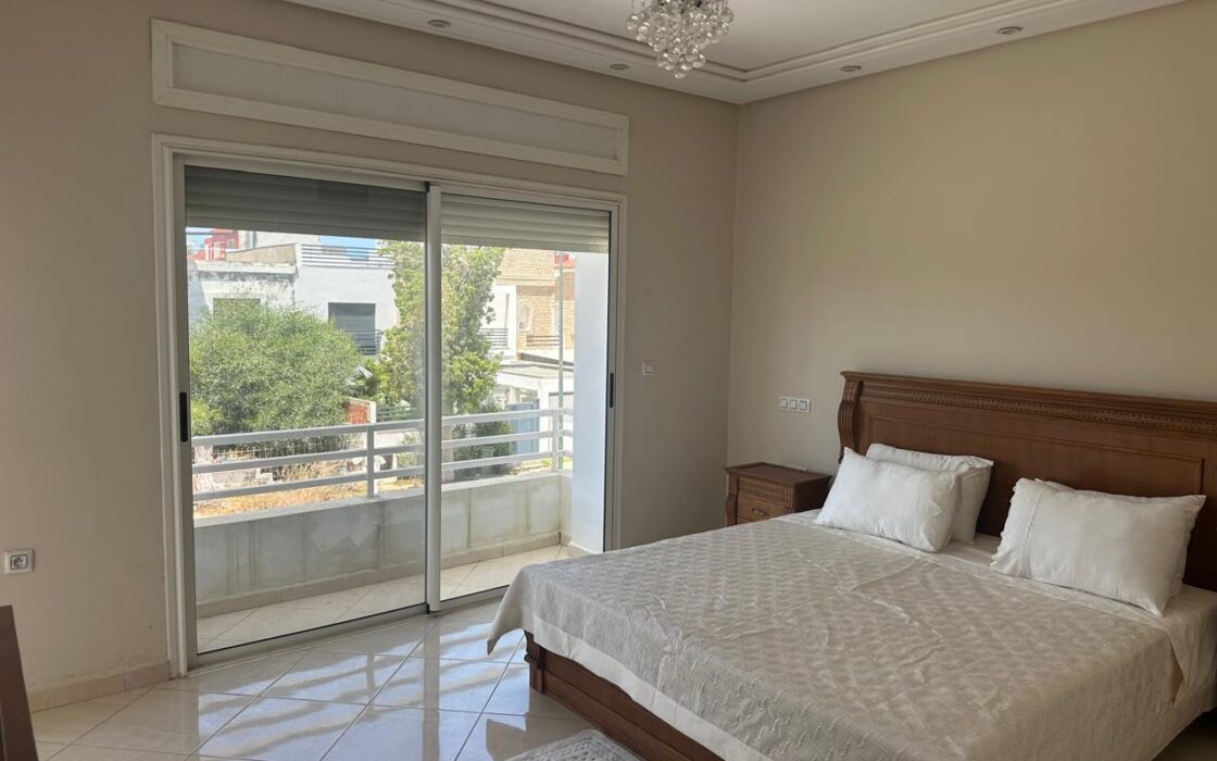 À VENDRE – MAGNIFIQUE VILLA D’ANGLE 3 FAÇADES AU GOLF – KÉNITRA