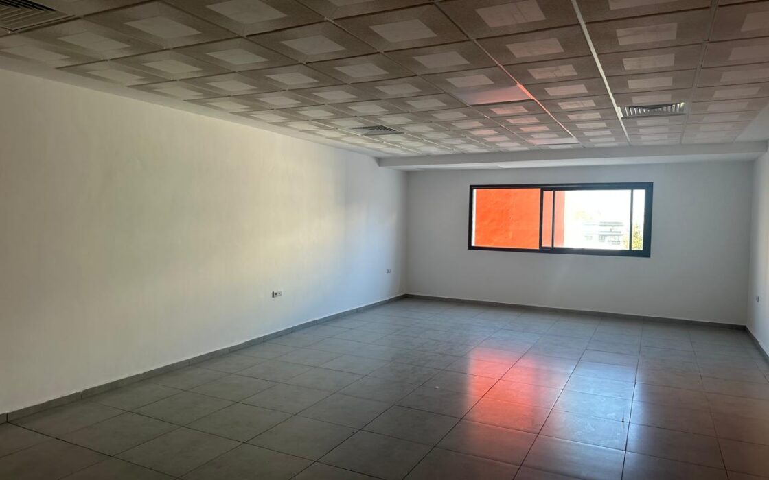 🏢 BUREAU NEUF À LOUER – EMPLACEMENT STRATÉGIQUE À 1 MINUTE DE LA GARE DE KÉNITRA