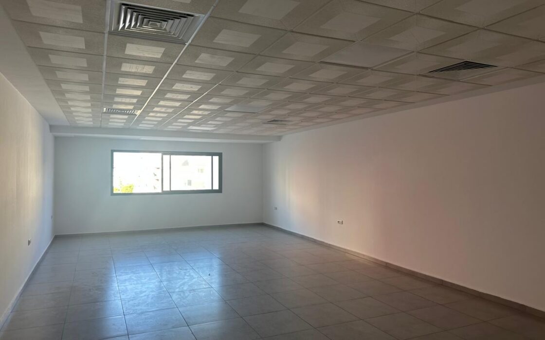 🏢 BUREAU NEUF À LOUER – EMPLACEMENT STRATÉGIQUE À 1 MINUTE DE LA GARE DE KÉNITRA