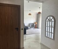 À LOUER – Superbe appartement meublé de standing avec terrasse et vue panoramique – Maamora