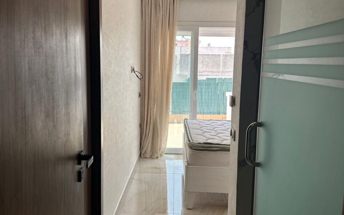 À LOUER – Superbe appartement meublé de standing avec terrasse et vue panoramique – Maamora