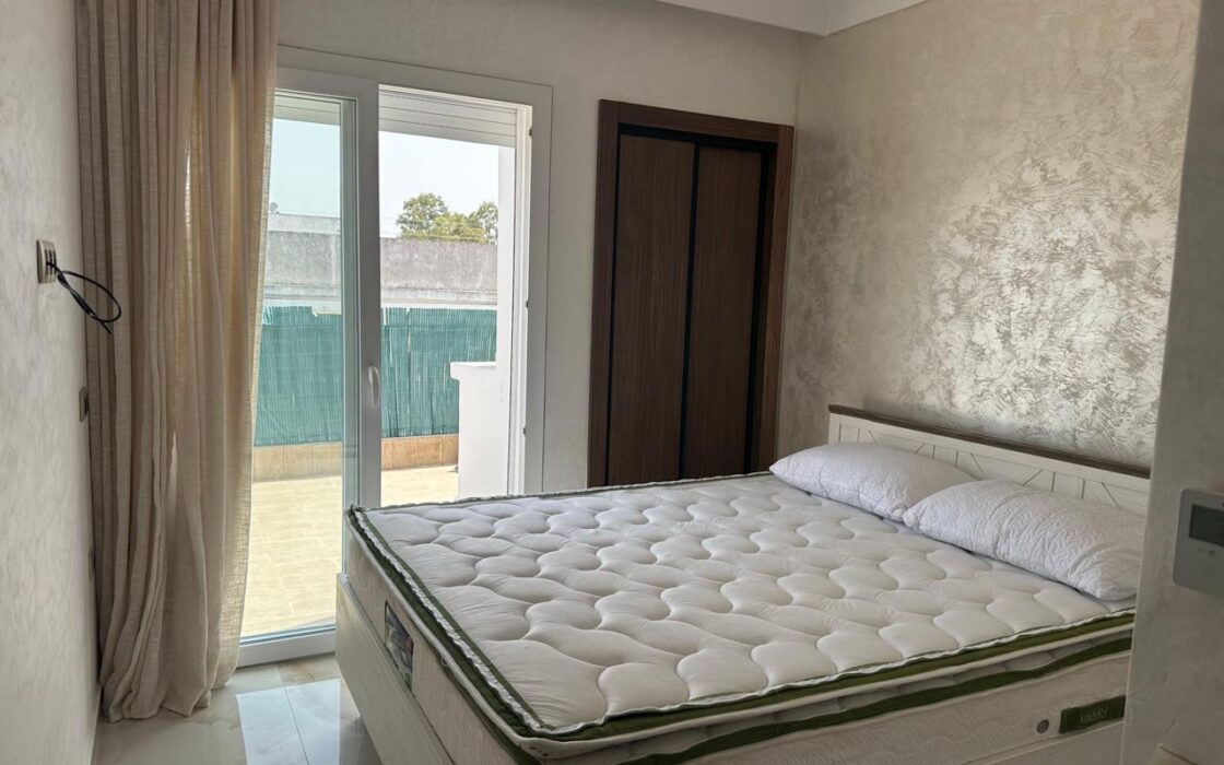 À LOUER – Superbe appartement meublé de standing avec terrasse et vue panoramique – Maamora