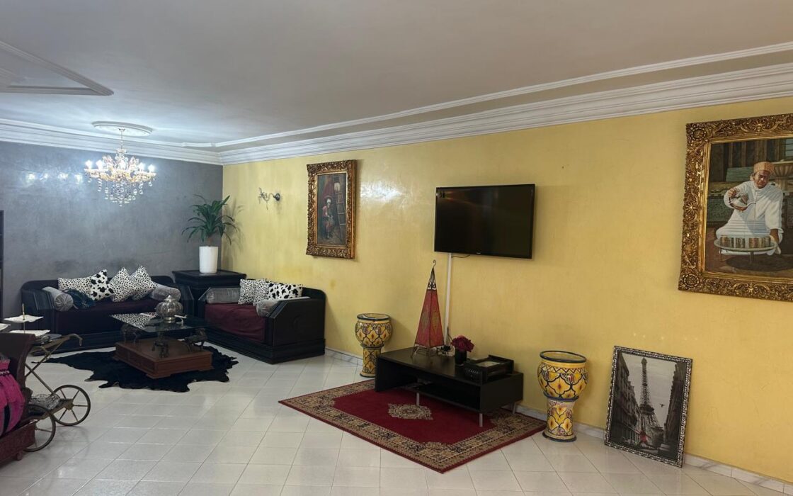 À VENDRE – SPACIEUX APPARTEMENT DE 200 m² – CENTRE-VILLE – KÉNITRA