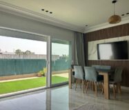 À LOUER – Superbe appartement meublé de standing avec terrasse et vue panoramique – Maamora