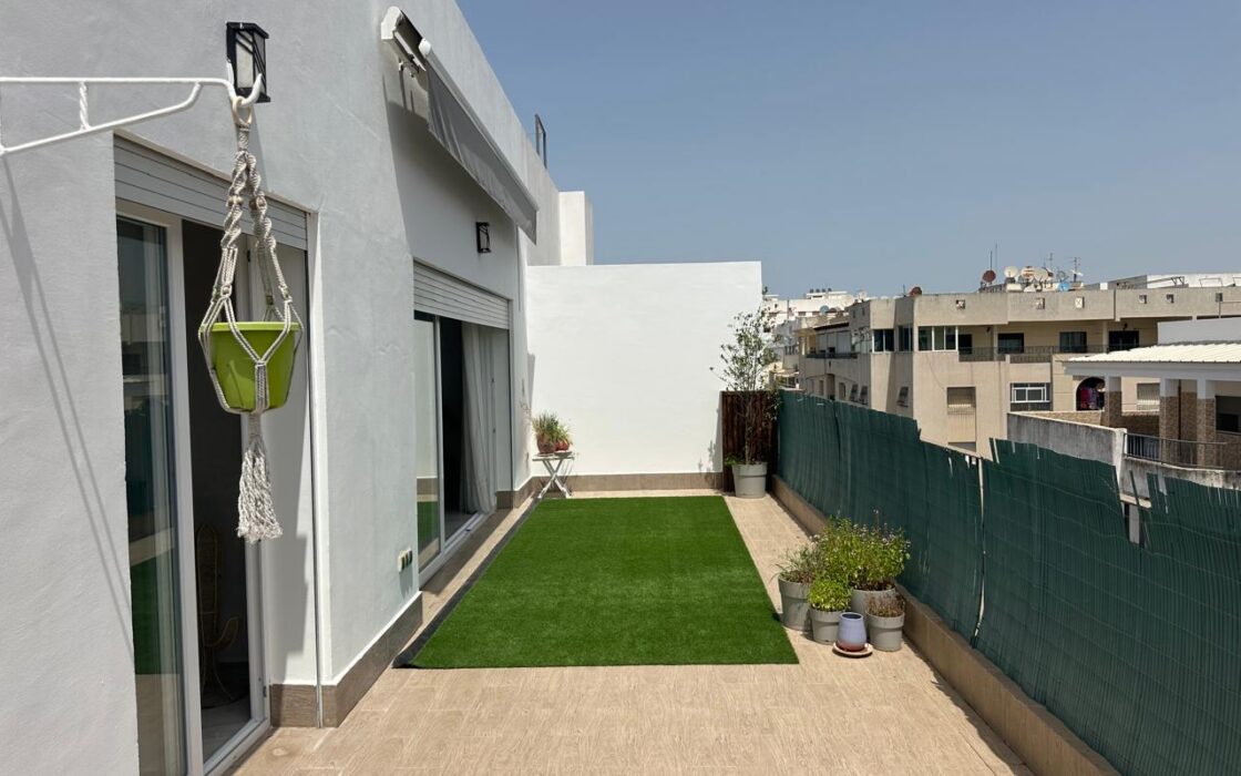 À LOUER – Superbe appartement meublé de standing avec terrasse et vue panoramique – Maamora