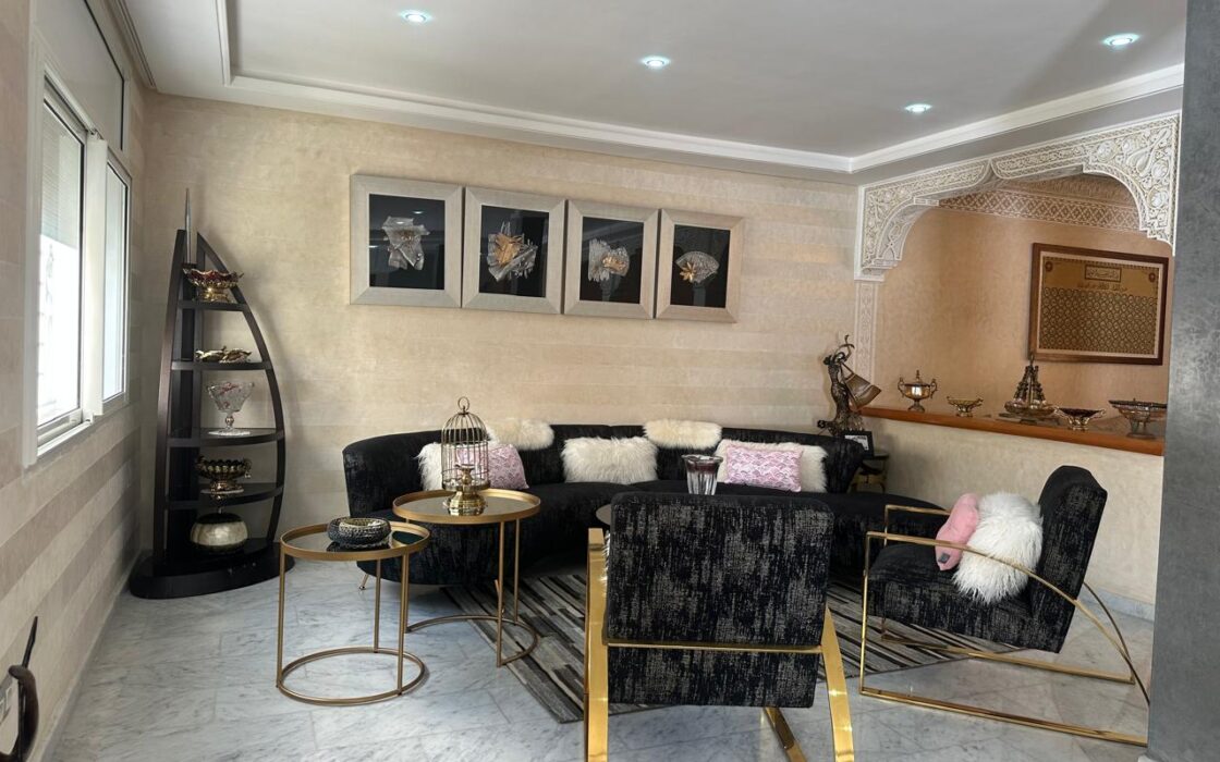 À VENDRE – SUPERBE VILLA EN BANDEE ENTIÈREMENT RÉNOVÉE – HAOUZIA, KÉNITRA