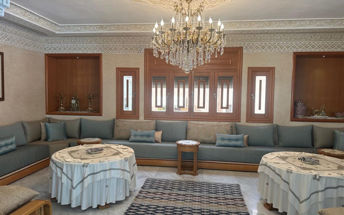 À VENDRE – SUPERBE VILLA EN BANDEE ENTIÈREMENT RÉNOVÉE – HAOUZIA, KÉNITRA