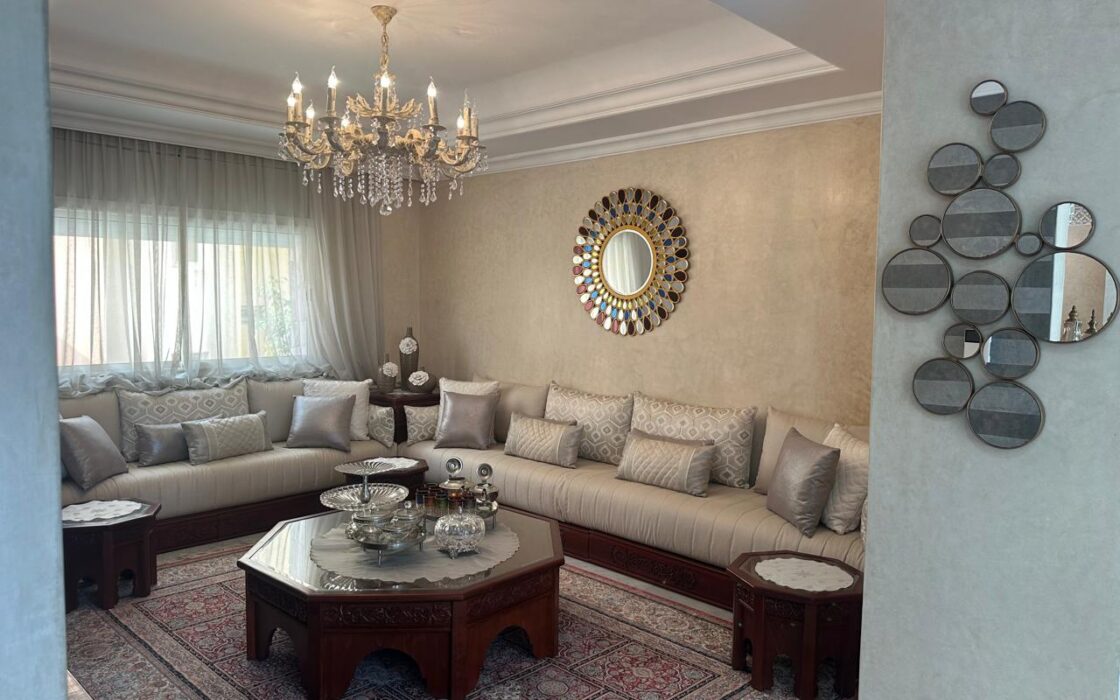 À VENDRE – SUPERBE VILLA EN BANDEE ENTIÈREMENT RÉNOVÉE – HAOUZIA, KÉNITRA