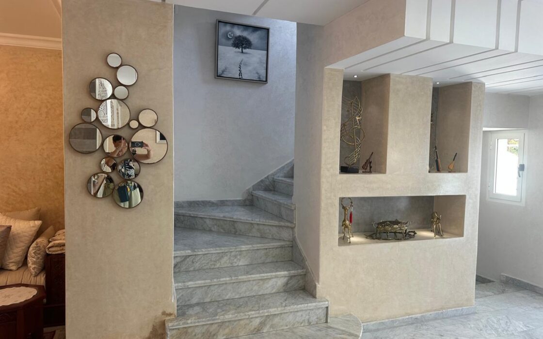 À VENDRE – SUPERBE VILLA EN BANDEE ENTIÈREMENT RÉNOVÉE – HAOUZIA, KÉNITRA