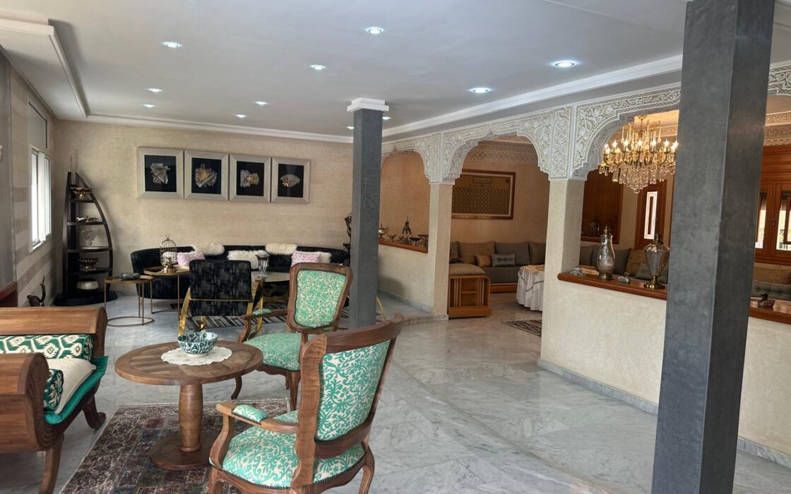 À VENDRE – SUPERBE VILLA EN BANDEE ENTIÈREMENT RÉNOVÉE – HAOUZIA, KÉNITRA