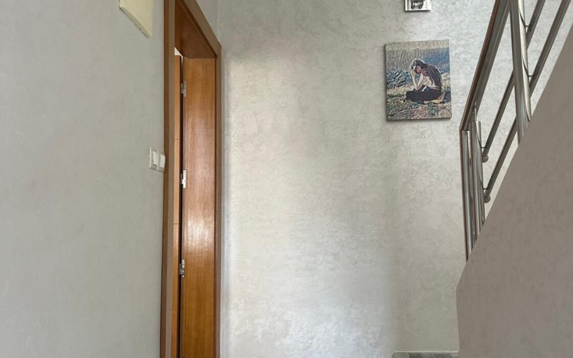À VENDRE – SUPERBE VILLA EN BANDEE ENTIÈREMENT RÉNOVÉE – HAOUZIA, KÉNITRA