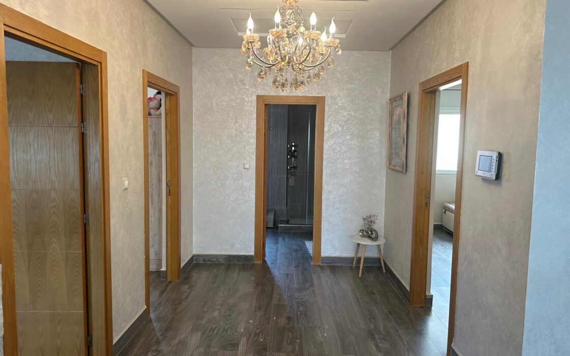 À VENDRE – SUPERBE VILLA EN BANDEE ENTIÈREMENT RÉNOVÉE – HAOUZIA, KÉNITRA