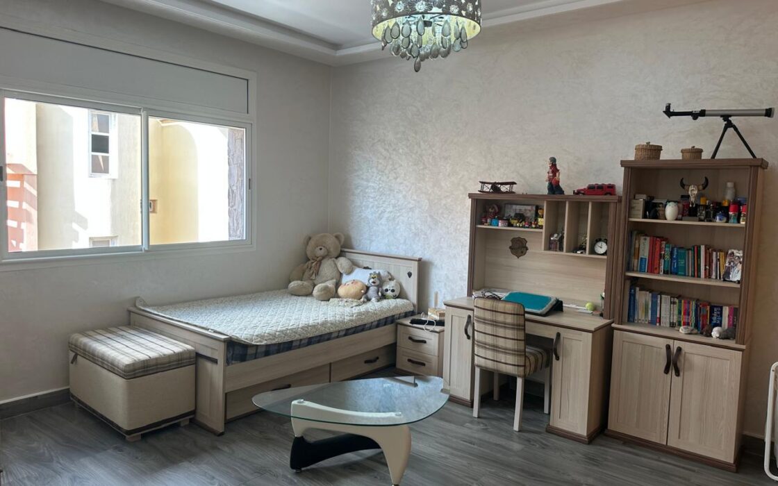 À VENDRE – SUPERBE VILLA EN BANDEE ENTIÈREMENT RÉNOVÉE – HAOUZIA, KÉNITRA